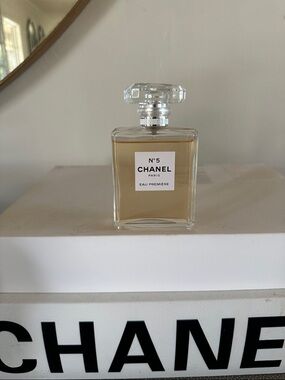 CHANEL N°5 Eau Première Perfume Bottle — Clear Glass with Pale Gold Liquid